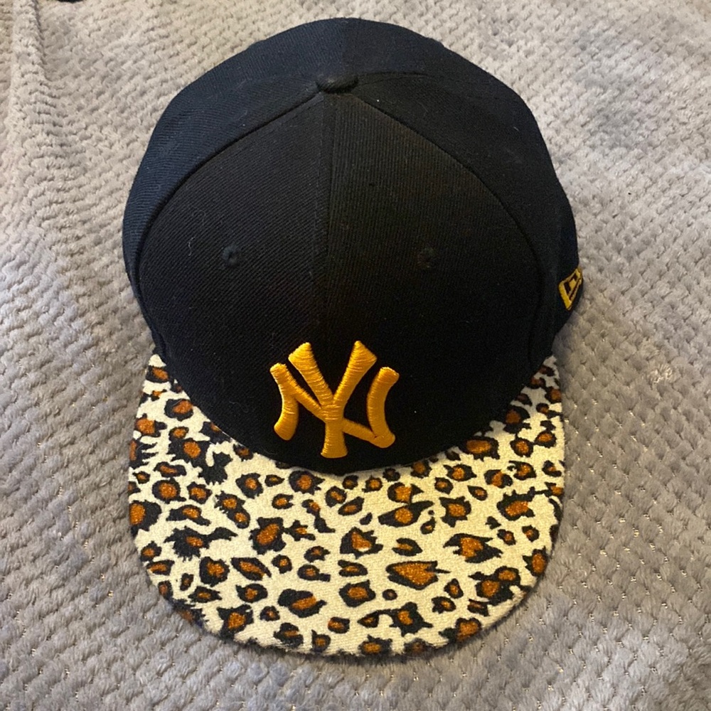 New York Yankees new era adjustable back Cheetah print brim hat